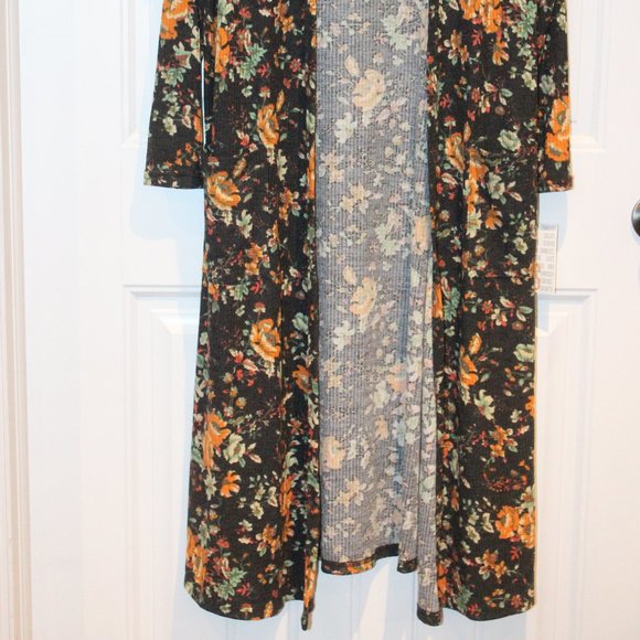 Lularoe Sarah Size XS BNWT Floral, Ribbed Pattern - Picture 5 of 5